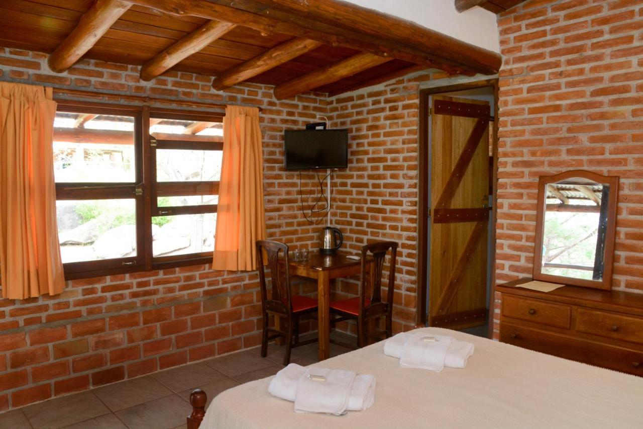 La Toma Complejo De Montana - Cabanas Y Habitaciones En Hosteria Мина Клаверо Екстериор снимка