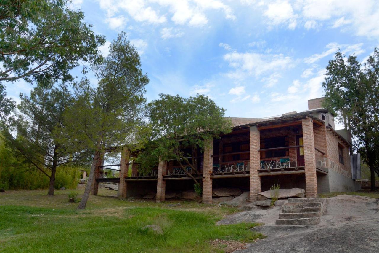 La Toma Complejo De Montana - Cabanas Y Habitaciones En Hosteria Мина Клаверо Екстериор снимка